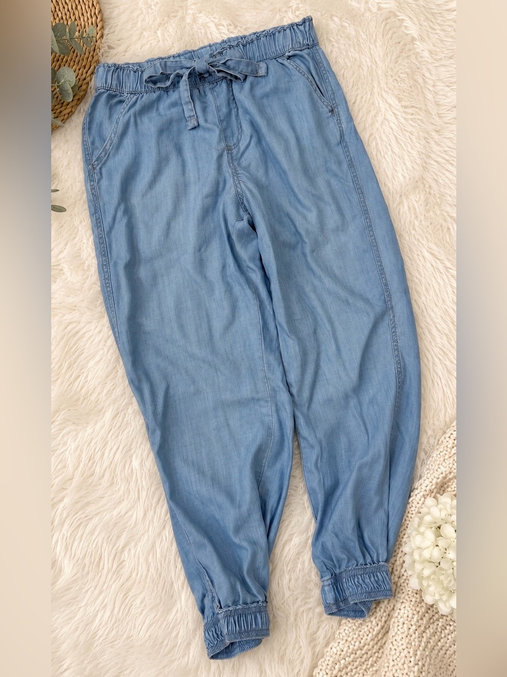 Knox Rose Light Blue Chambray Joggers with Elastic Waist